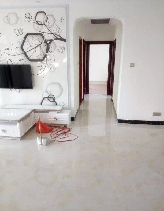 参观表姐的新房，厨房太奇葩，卫生间太尴尬，忍了半天不敢上厕所