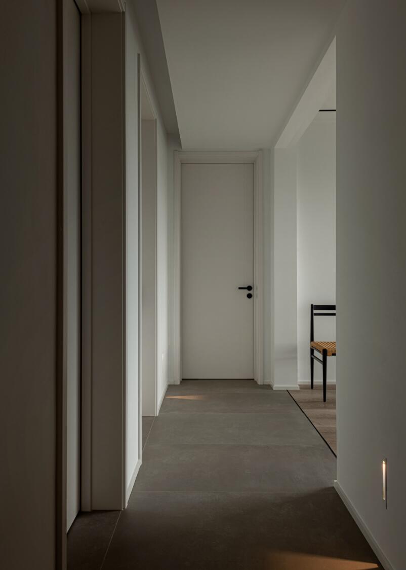 她以逆向思维改造玄关,本以为会缺少采光,最后发现我错了