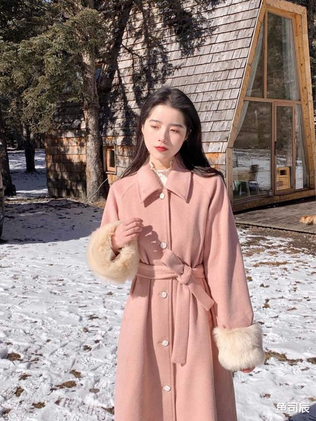 鱼司辰 大衣内搭穿什么？一定要记住三个要点，避免碰到雷区，才能变好看
