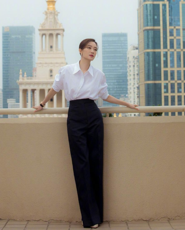 生肖|张小斐衣品从未让人失望!就算是朴素的职场装,也穿出了时髦感