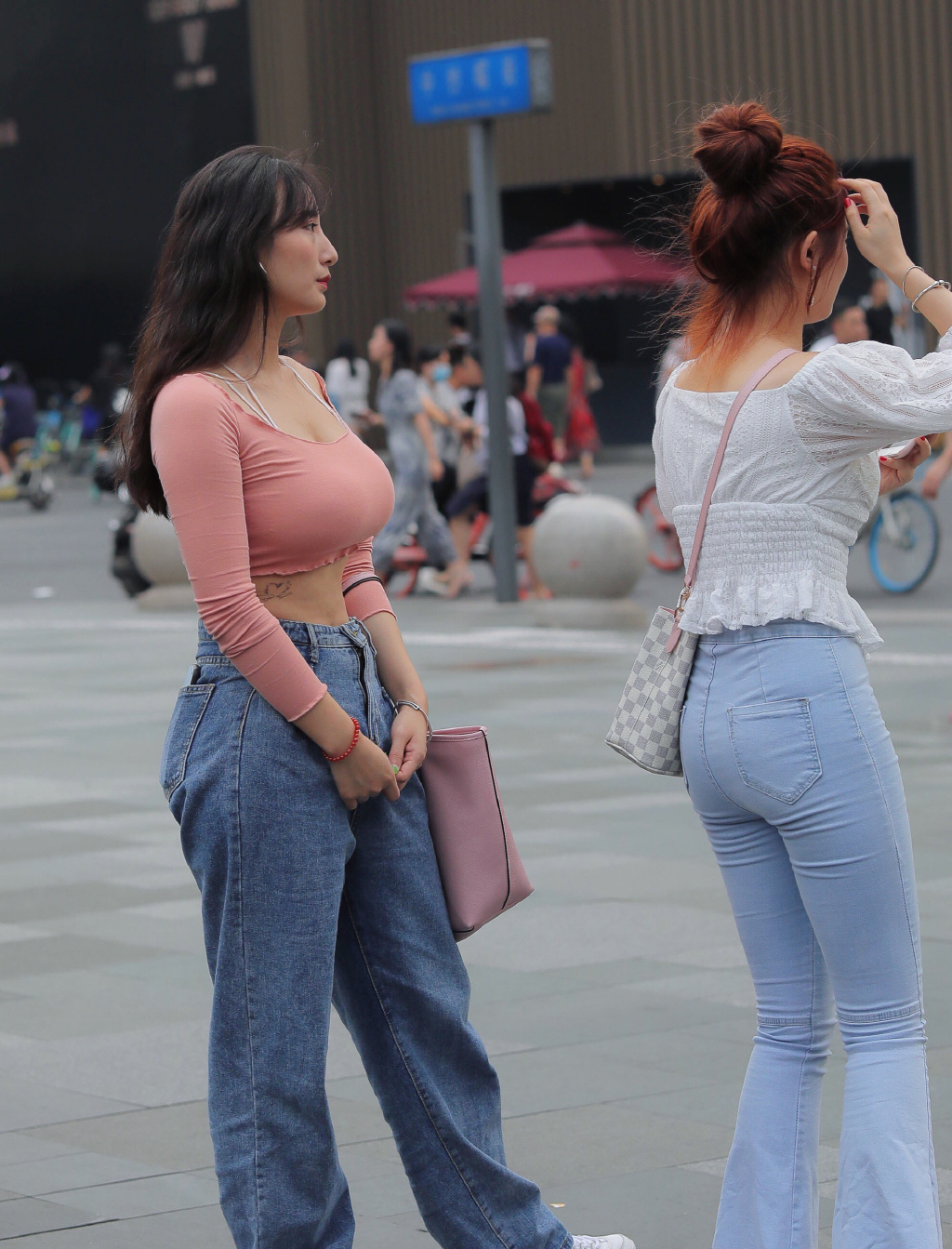 坎叔说时尚 微胖小姐姐的“直筒裤”穿搭，丝毫不藏“小肉肉”，美得不同凡响