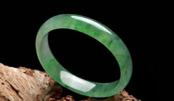 |翡翠到底会不会发生变化?如果发生了变化,会出现什么现象