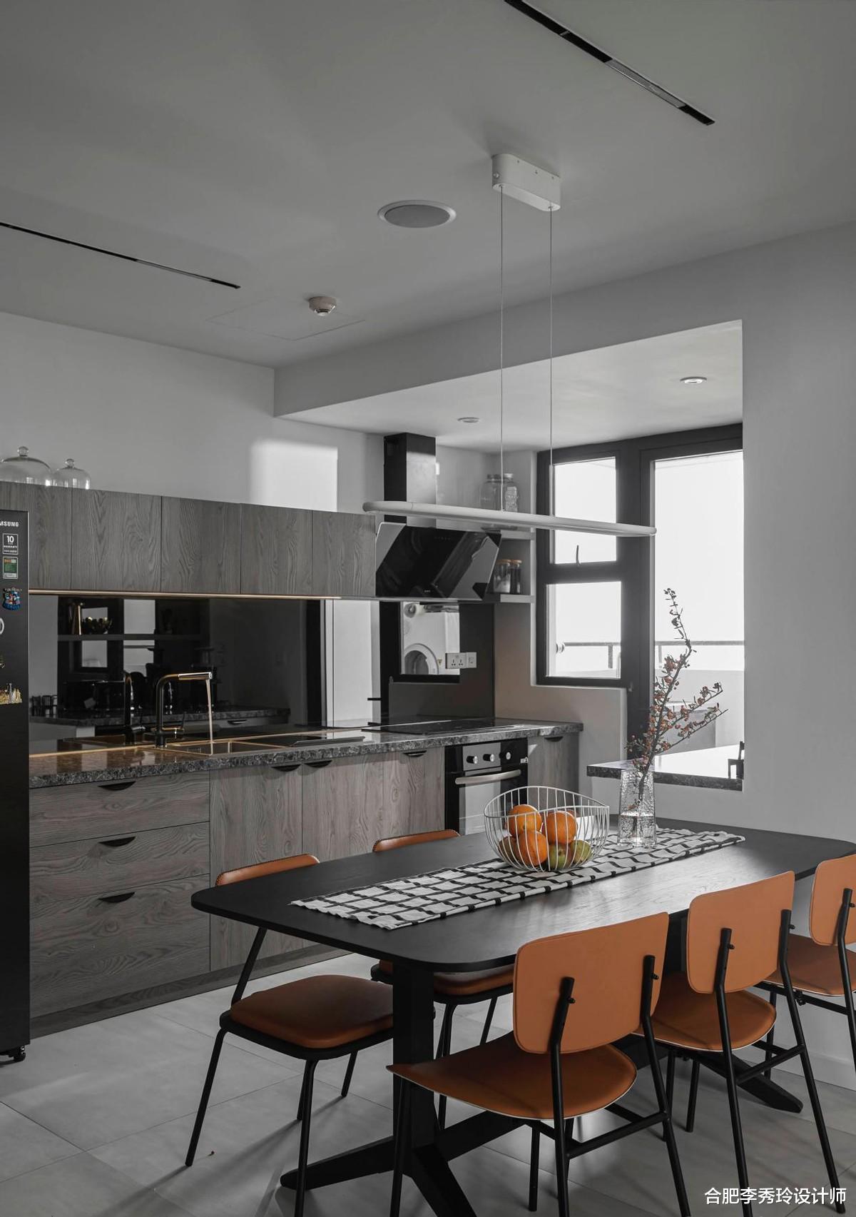 见过太多套房子，装修心里也有谱了，简单清爽的跃层才是我心所属