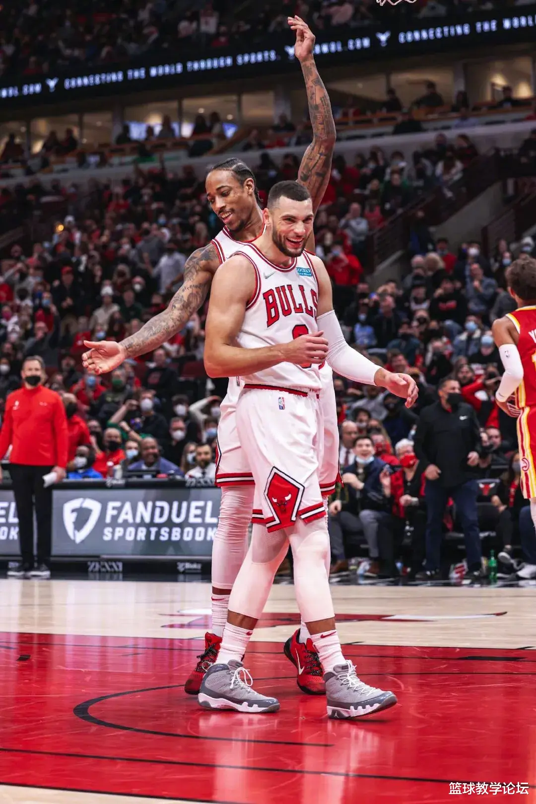 德羅贊|喬丹附體！德羅贊連續(xù)2場三分絕殺！NBA歷史第一人