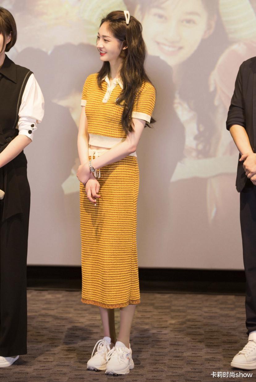 卡莉时尚show|吴宣仪造型总被吐槽土？干脆穿套装就好了，够洋气还不用费心搭配