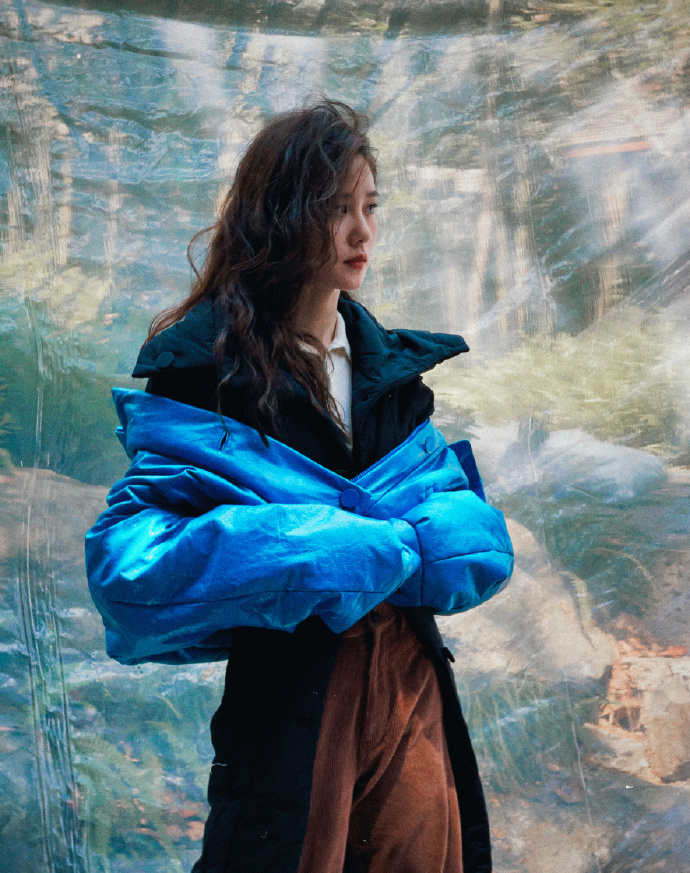 穿衣搭配|刘诗诗示范冬日穿搭时尚保暖 长发侧披气质出众