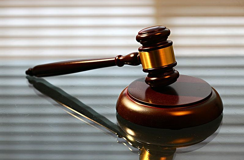 城市社评 因对赔偿款不满意，浙江一男子连挖别人三处祖坟，骨灰抛向江中