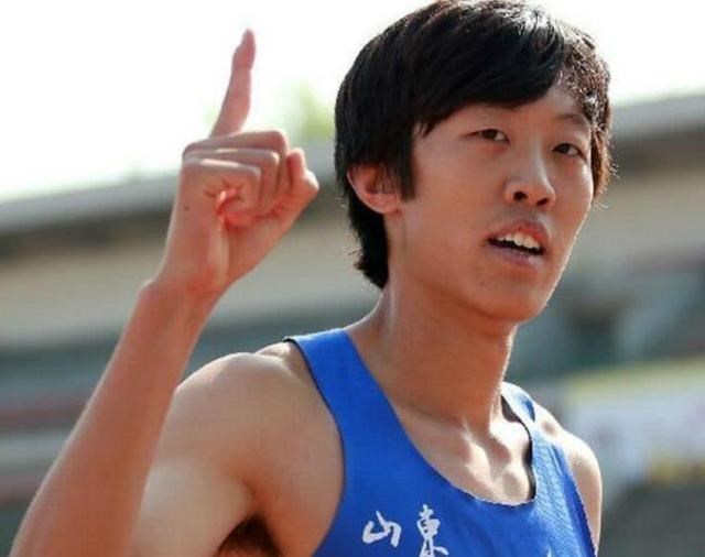 张国伟|张国伟被国家队开除，冤不冤？比赛在即他却和明星录制综艺节目