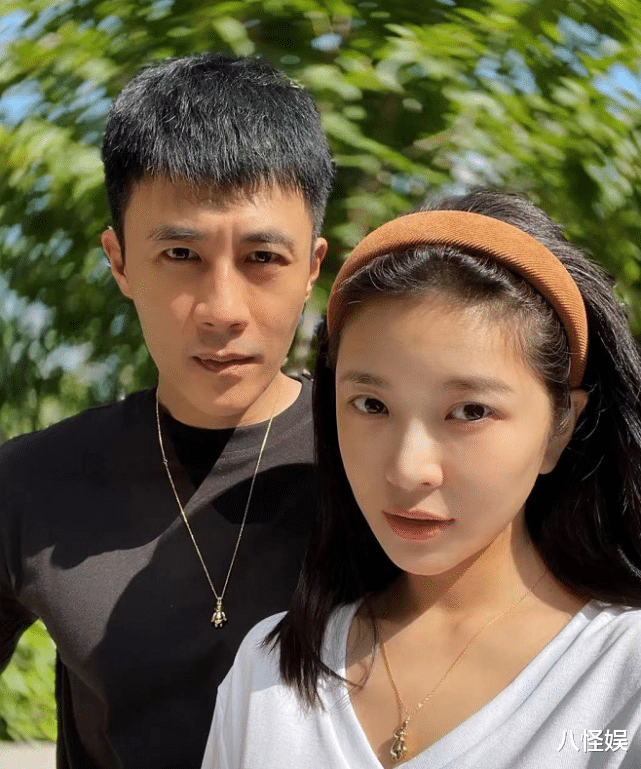 杜淳|王灿带女儿遛弯，遛累后杜淳给妻女当人肉沙发，一家三口好幸福