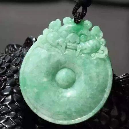 翡翠|学会这3招，让你避免买到会「变种」的翡翠！