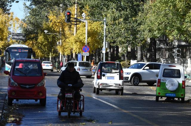 北京日报客户端 查处电动三四轮车路面违法7500余起，29家非法销售门店被查
