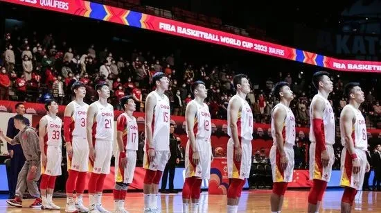 周琦|又爆了！100%命中率！3帽干傻日本后卫！他和周琦一样可怕