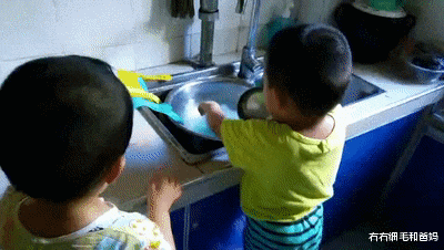 右右细毛和爸妈|搞不定的0-4岁“超有个性”娃，可能无缝衔接了秩序、执拗敏感期