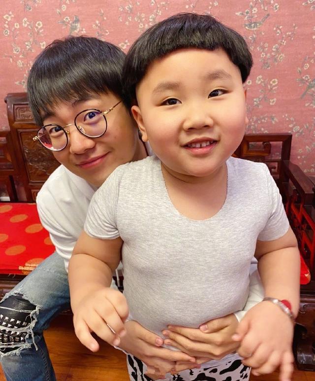 郭麒麟|郭麒麟：从4岁跟着王惠，23岁爆红时，第一时间给胡中惠打了电话