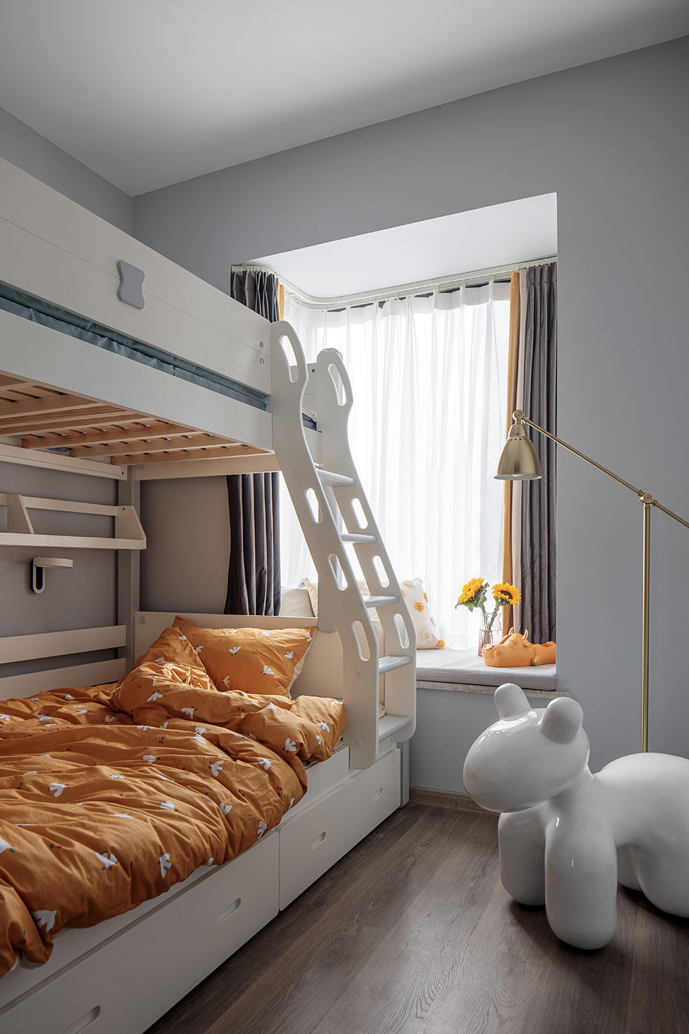 案例赏析|被亮色点缀的灰调梦想小家