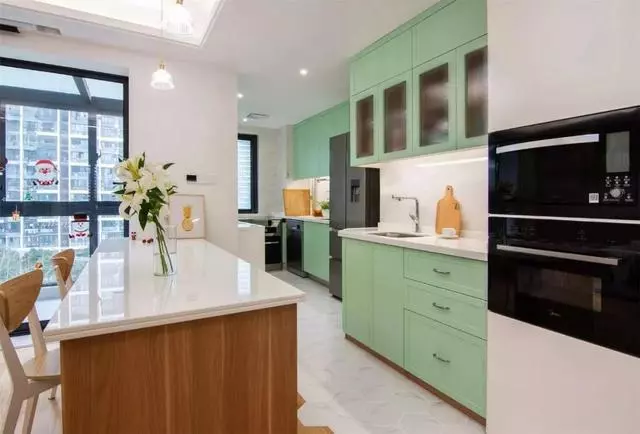 89㎡两室改三室,客厅不买沙发,舍弃电视墙,围合卡座超实用