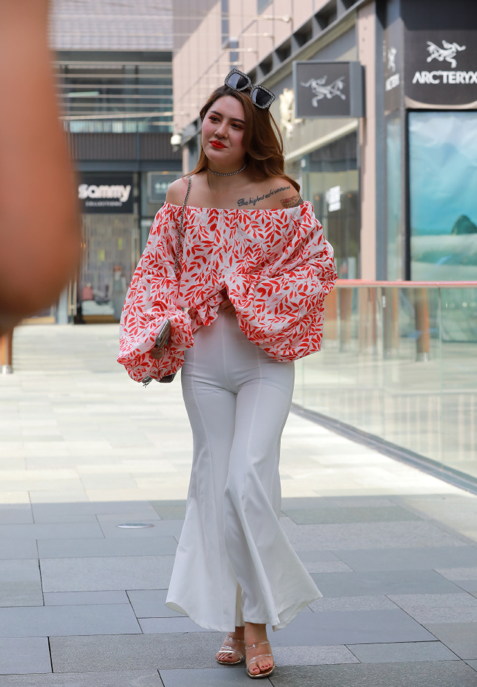 坎叔说时尚 微胖小姐姐的秋季穿搭，上松下紧的搭配，轻松展现“别致”魅力！