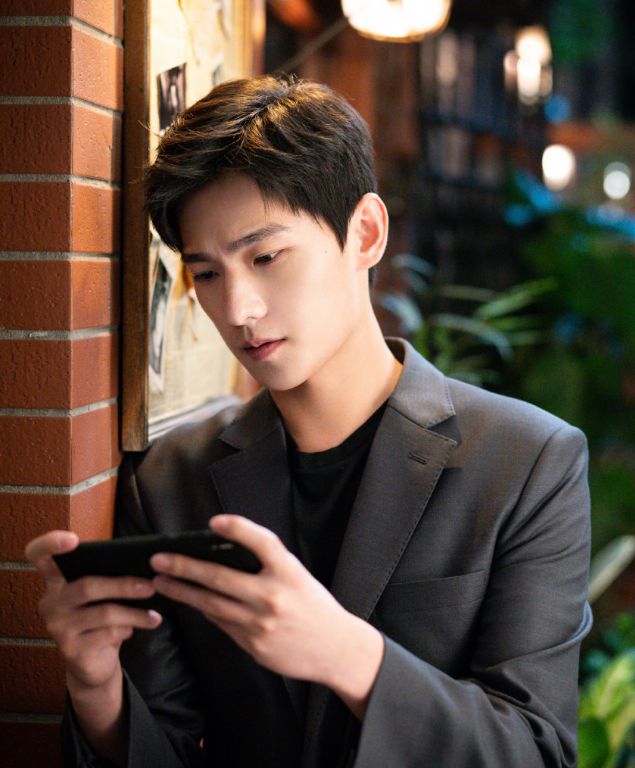 杨紫|你是我的荣耀最新预告：于途听乔晶晶以往语音，打电话眼圈发红