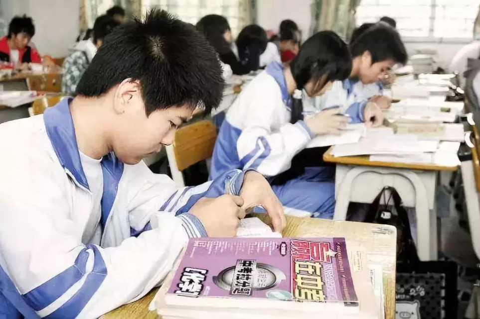 中小学|初升高通过率50%，“新中考”一半初中生将无缘高中，复读呢？