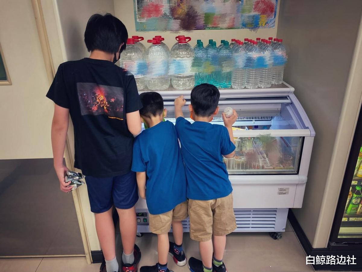 小小志|林志颖携家人露营!11岁kimi侧脸圆润身高惊人,三兄弟同框温馨有爱