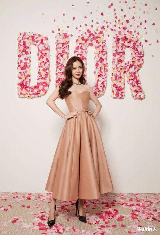 Angelababy|跨年艳压群芳的杨颖真实现状:资源再下滑、名媛圈容不下?