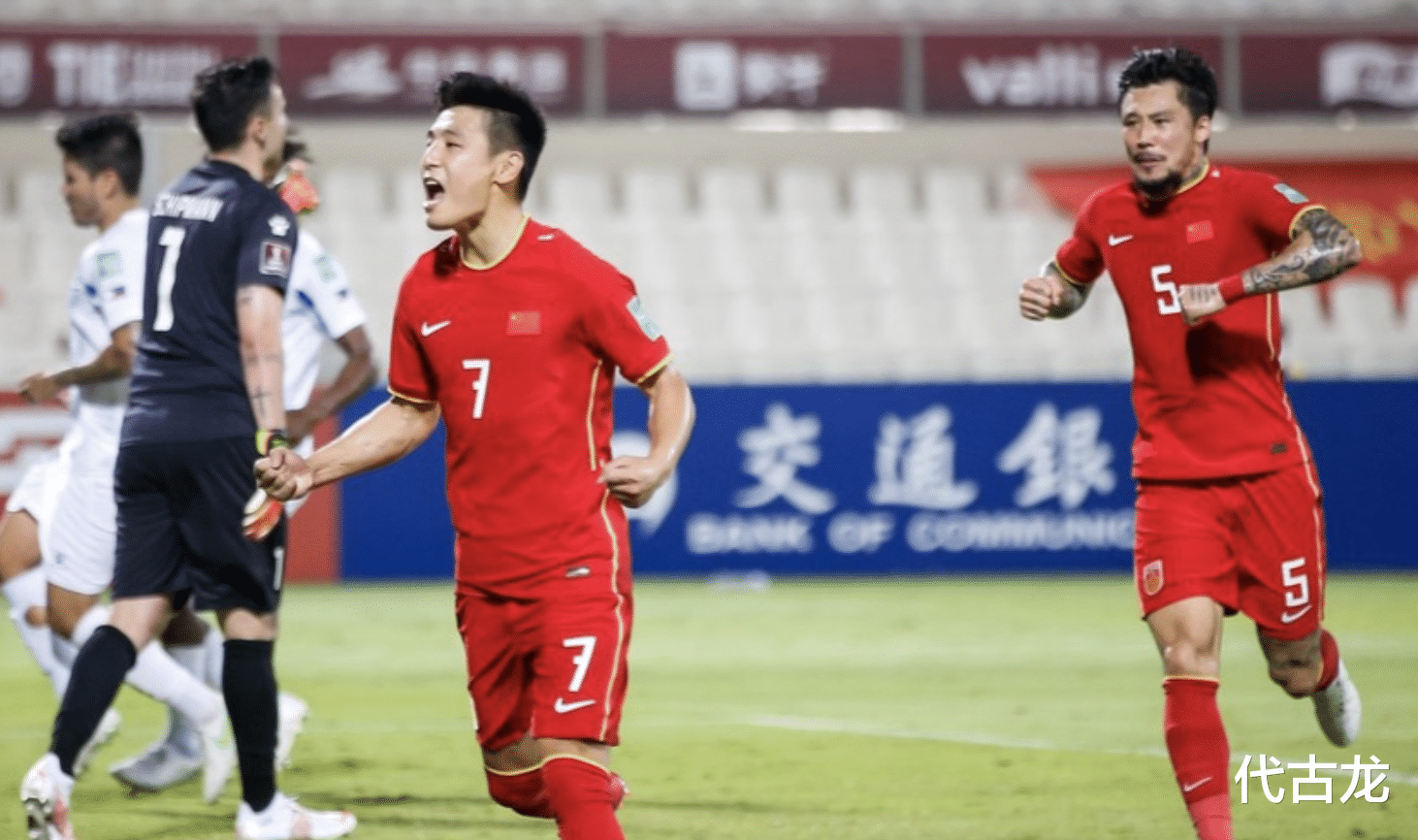 国足|双喜临门!国足2-0击败菲律宾:喜提300万奖金,出线形势大好