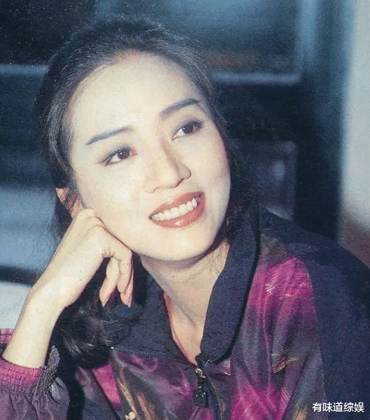 梅艳芳|在梅艳芳葬礼上大闹丑闻,天价拍卖女儿内衣,如今梅母境况如何?