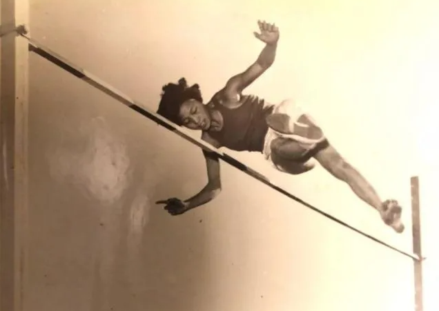 育儿宝屋|23岁放弃外国国籍，为中国出战：跳高女皇的孙女，还能续写传奇