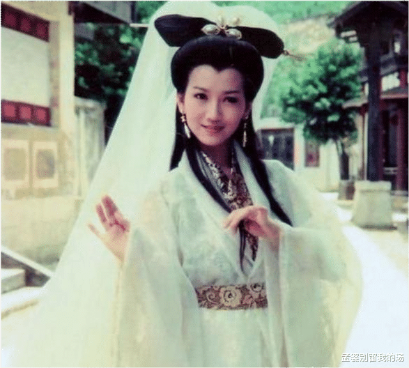 张柏芝|赵雅芝卸妆后，俞飞鸿卸妆后，许晴卸妆后，网友：这颜值差距真大