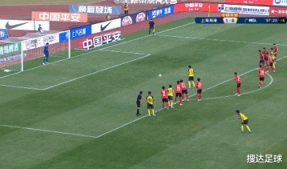 中超|1-0！张琳芃踢飞压哨点球，上港逆袭获得中超亚军+晋级亚冠正赛