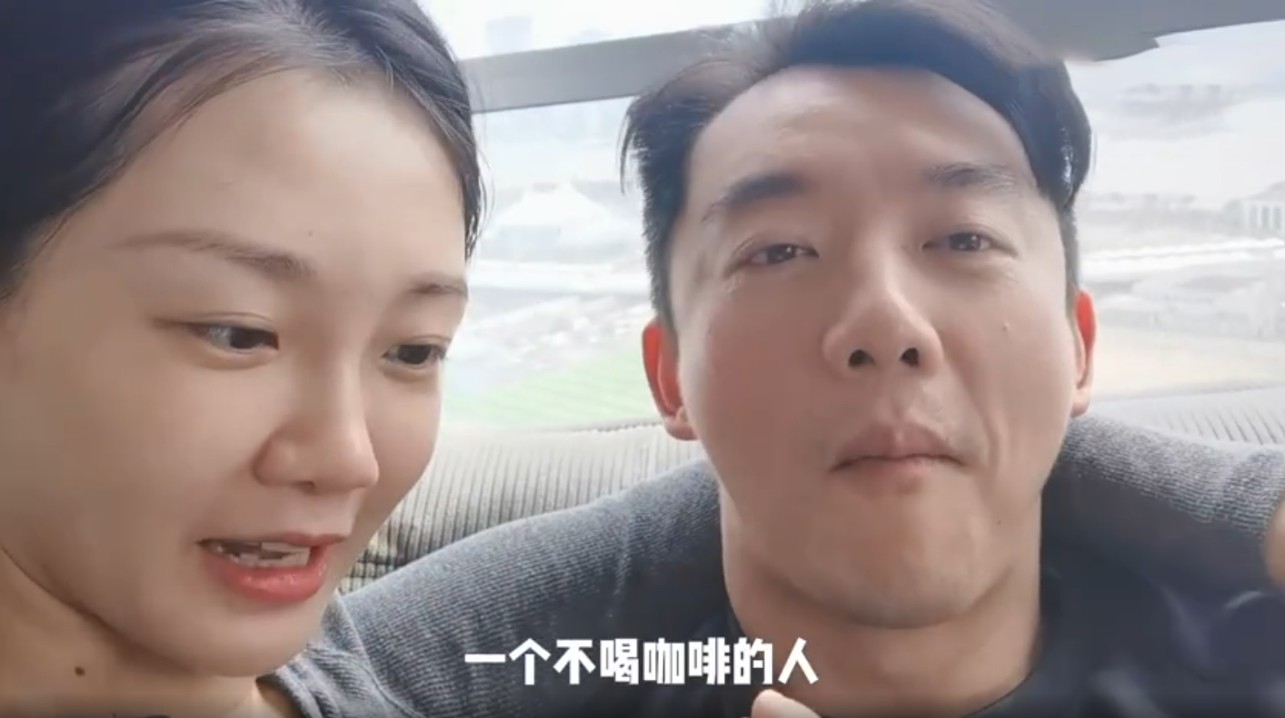 谢娜|苗苗晒一家三口幸福日常，郑恺给女儿梳头超宠溺，小Ana乖巧可爱