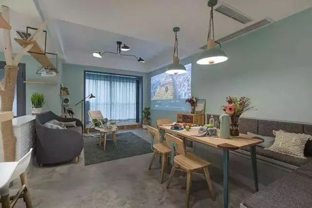 客厅、餐厅和厨房全开放式设计,好一个宽敞、清爽、惬意的家