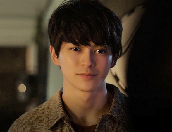 毛晓彤|千叶真一去世，长子新田真剑佑晒童年父子合影，发文悼念父亲