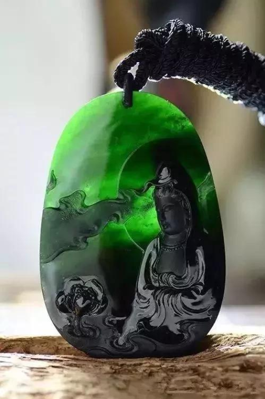 古钱币|捡大漏！1.8万淘来的翡翠原石，切出30块墨翠大牌，老板懵了