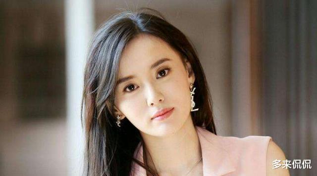 邓丽君|她是富二代出道就演女主角，却因打了郑爽一巴掌，如今只能打酱油