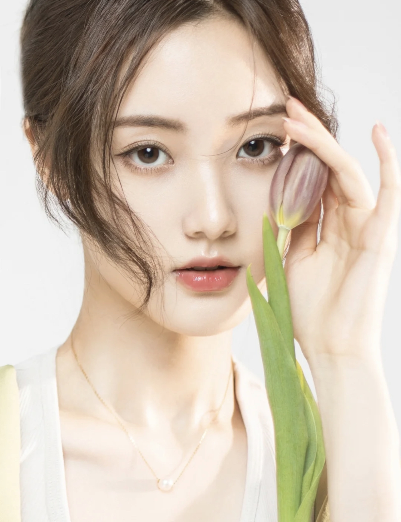 |演员张乔耳最新时尚大片上线  解锁冬季清冷感美人