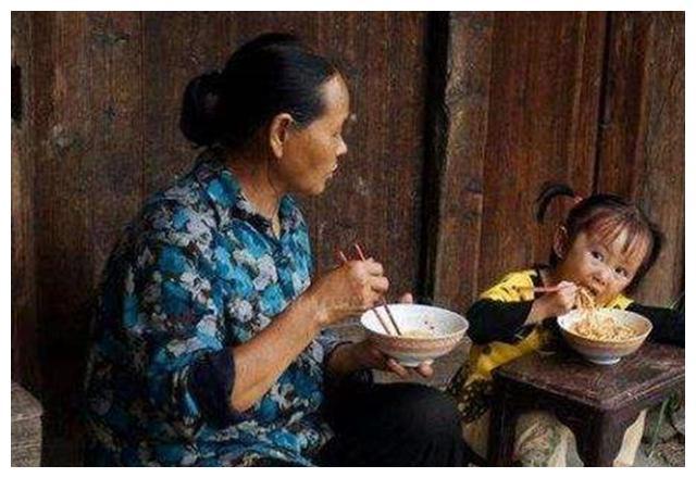 全能辣妈plus|周末去奶奶家还是外婆家?儿子的答案永不变,背后的真相扎心了