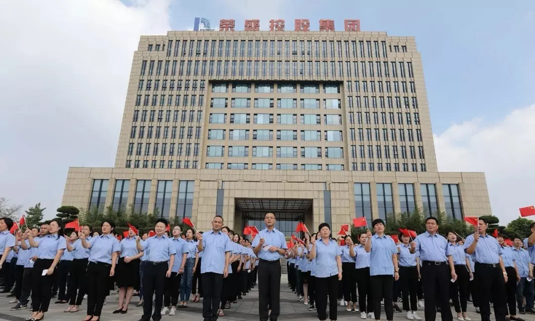 浙江省 他从木匠到身价1327亿的化纤一哥，曾为浙江首富