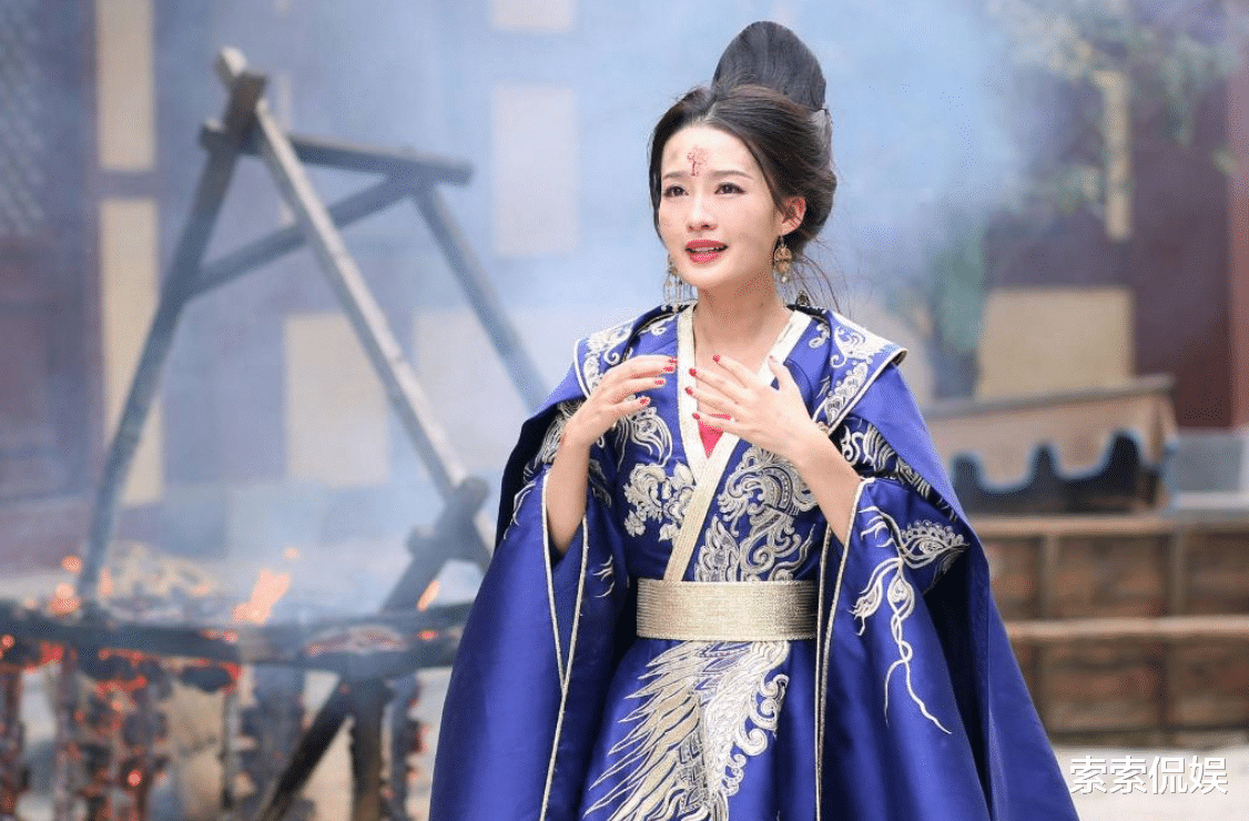 李沁|为何被国家“秘密培养”9年的李沁，会转战演艺圈？原因有点现实