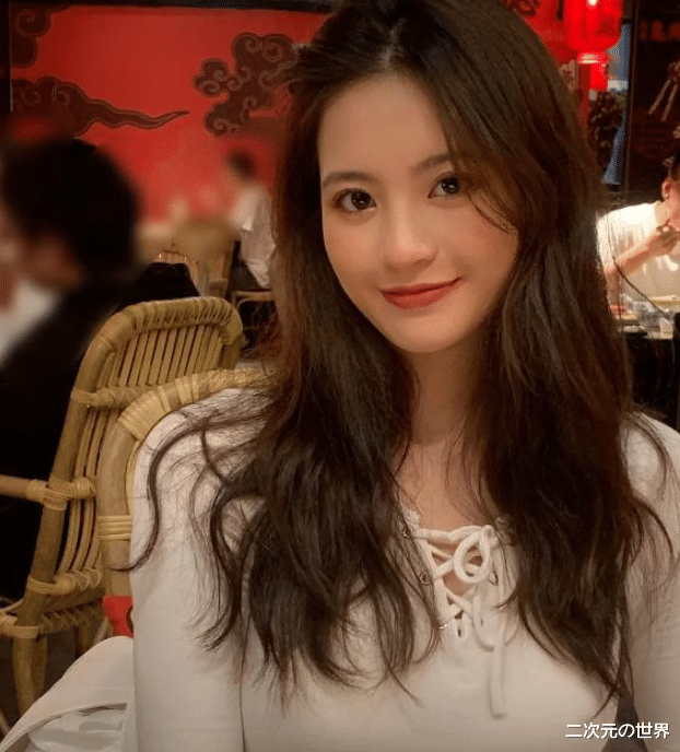 王奕萌|网红拍戏都见光死？校花被赵露思吊打，23岁王奕萌胖成大妈