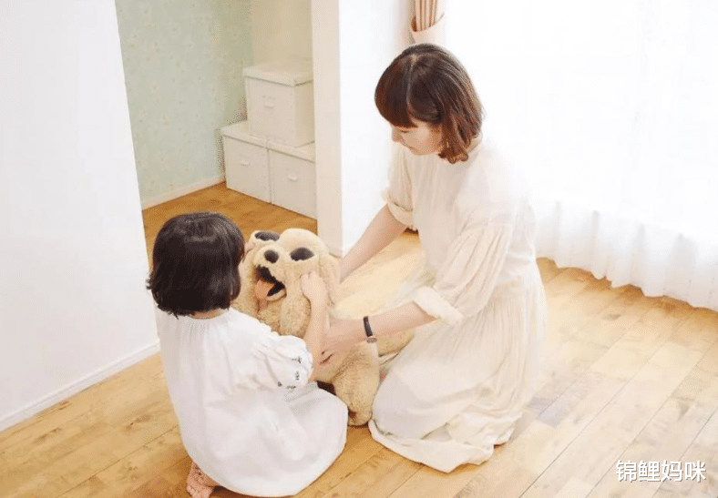 锦鲤妈咪|养女儿如“养猫”，嗅到香味就会跑？为何有些女孩总在感情中犯傻