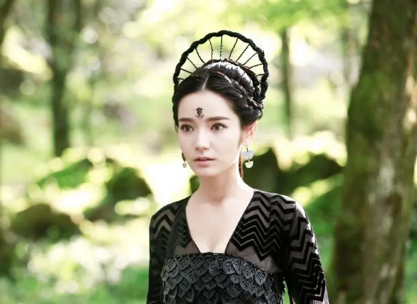 祝绪丹|祝绪丹拍了五部女主戏了，她还在给十八线做配，嘉行是有多恨她