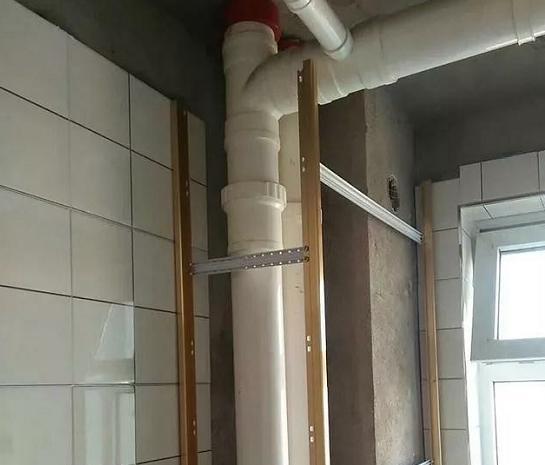 卫生间包下水管新材料,这种做既能收纳又美观