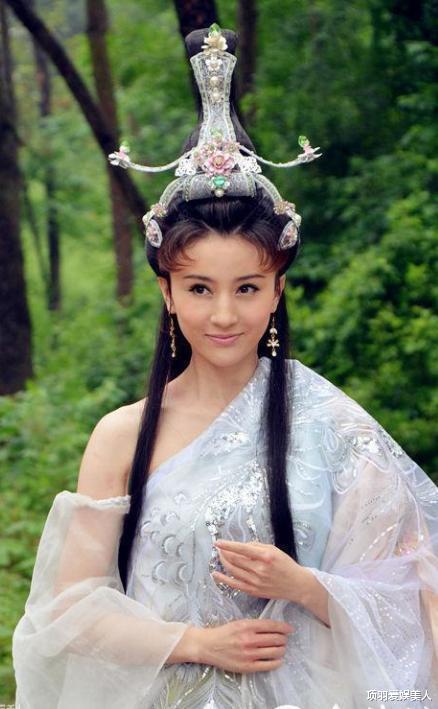 邬倩倩|她挤走原配如愿嫁导演，结婚19年不生子惨被抛弃，今65岁孤身一人