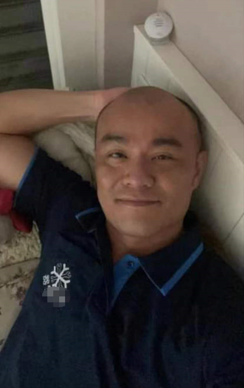 维修工|40岁男星转行当维修工!穿旧衣搬重物修空调,自称认真过生活就好