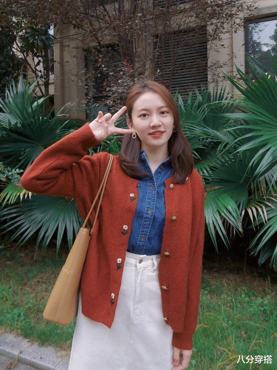 八分穿搭|秋天，“半身裙”的高级穿法是这样的，配针织衫温柔优雅，真美