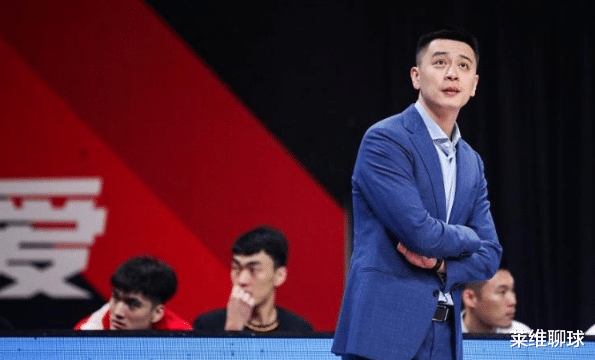 杨鸣|杨鸣犯大错!6个字公然质疑裁判:见北京腿哆嗦,姚明CBA威信无存