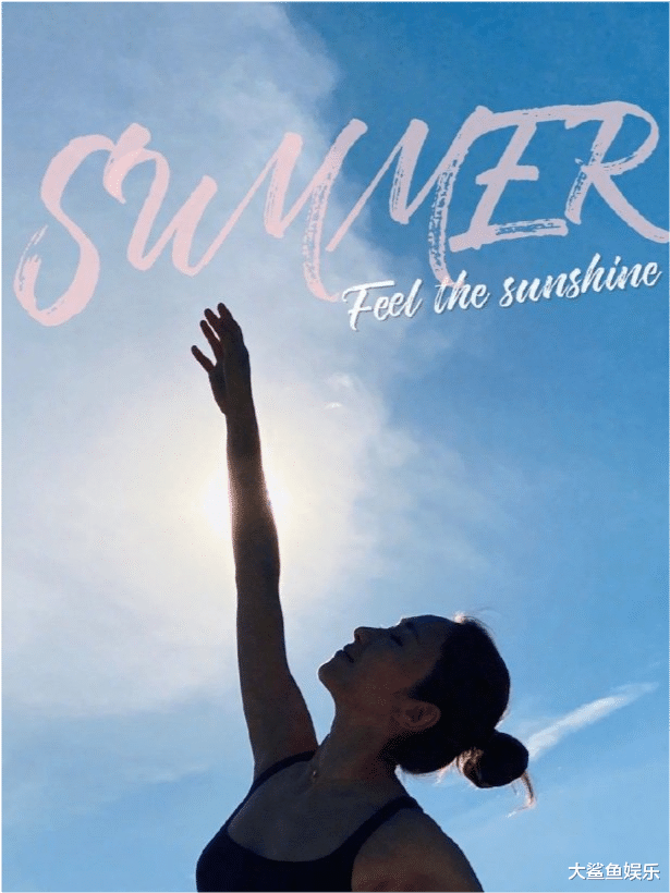 黎姿|50岁黎姿穿三角高开叉泳衣上豪华游艇秀身材，大长腿抢镜比超模更有范