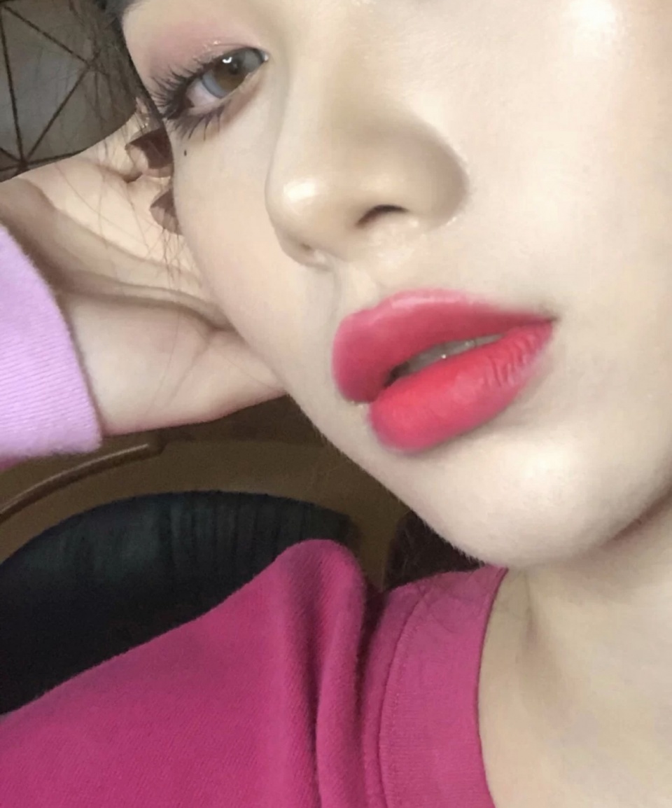 面包 女生20岁适合什么颜色的口红?90后女生适合的口红色号有哪些?