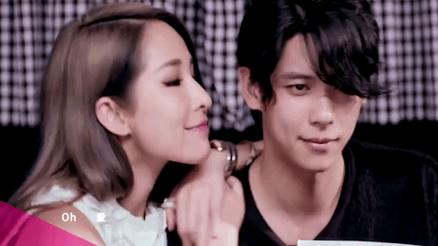 萧亚轩|小李子的快乐萧亚轩懂！超模女票快25岁了，按惯例，要分手了吧